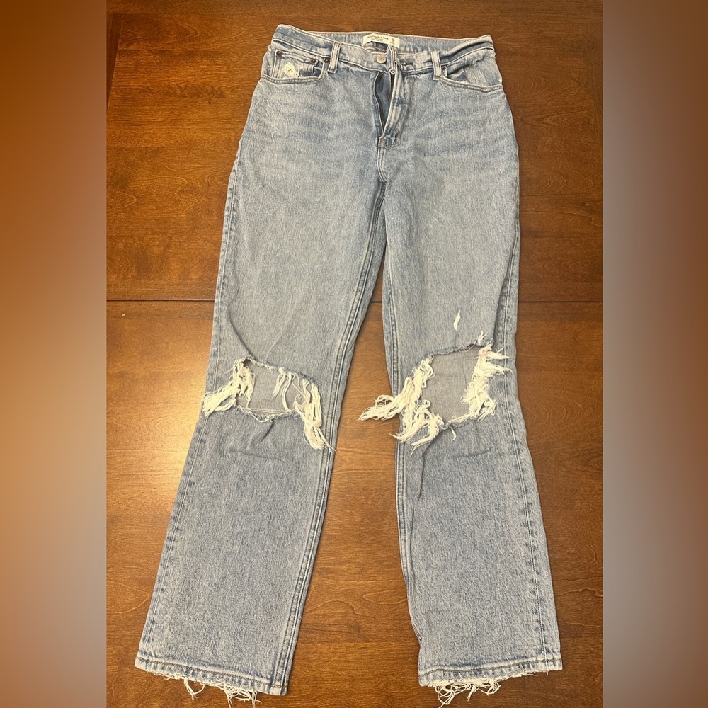 Abercrombie & Fitch Light Blue Distressed Jeans - the 90’s straight ultra high